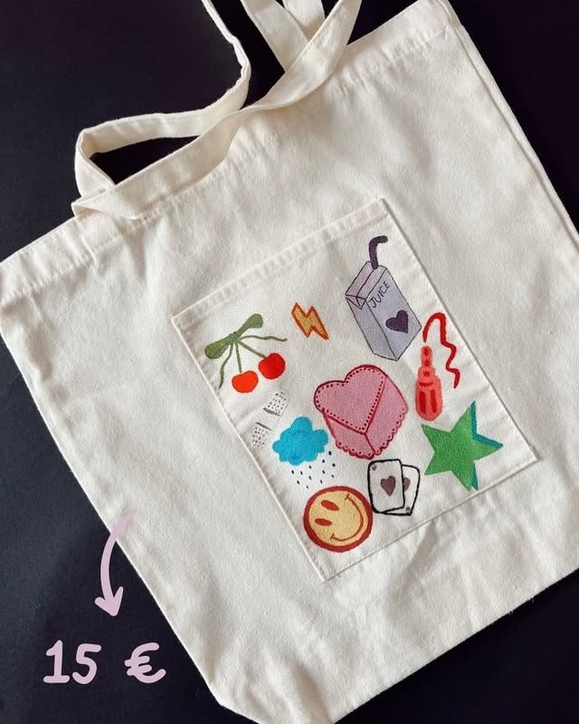 Tote bag com desenho personalizado feito à mão